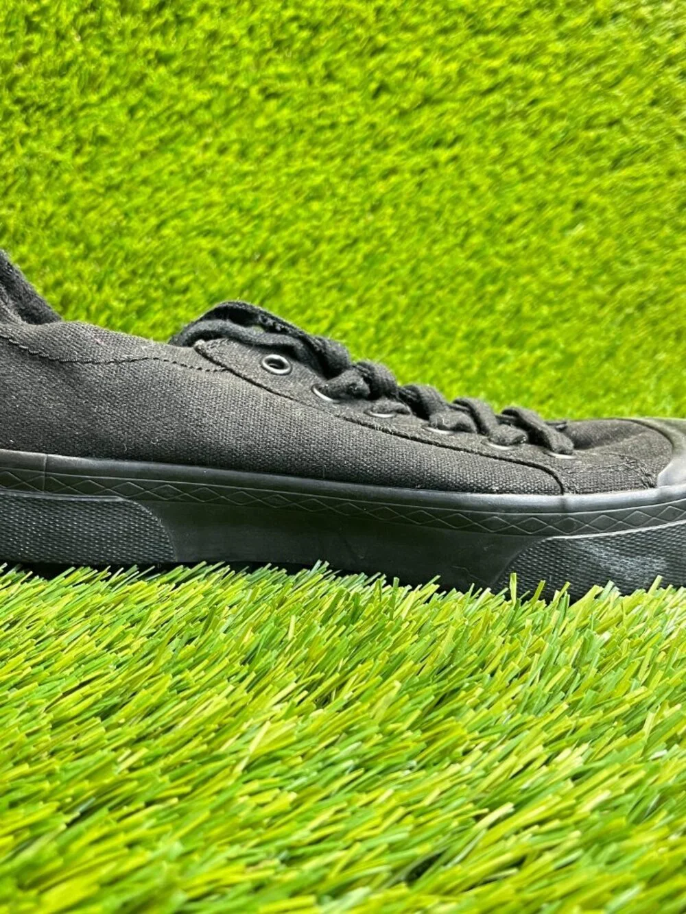 UGG‎ Aries Womens Size 7 Black Athletic Walking Canvas Lace Up Shoes Sneakers